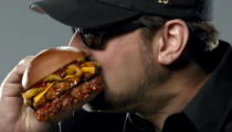 Phil Hellmuth pod paľbou ... `zapredal dušu za slaninový cheeseburger`