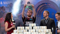 WSOP - Main Event: Po spanilej jazde víťazom Joe McKeehen za $7,683,346!