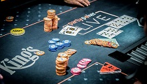 Živý prenos: Ondřej Lón vedie final table €200,000 GTD IPS v King´s